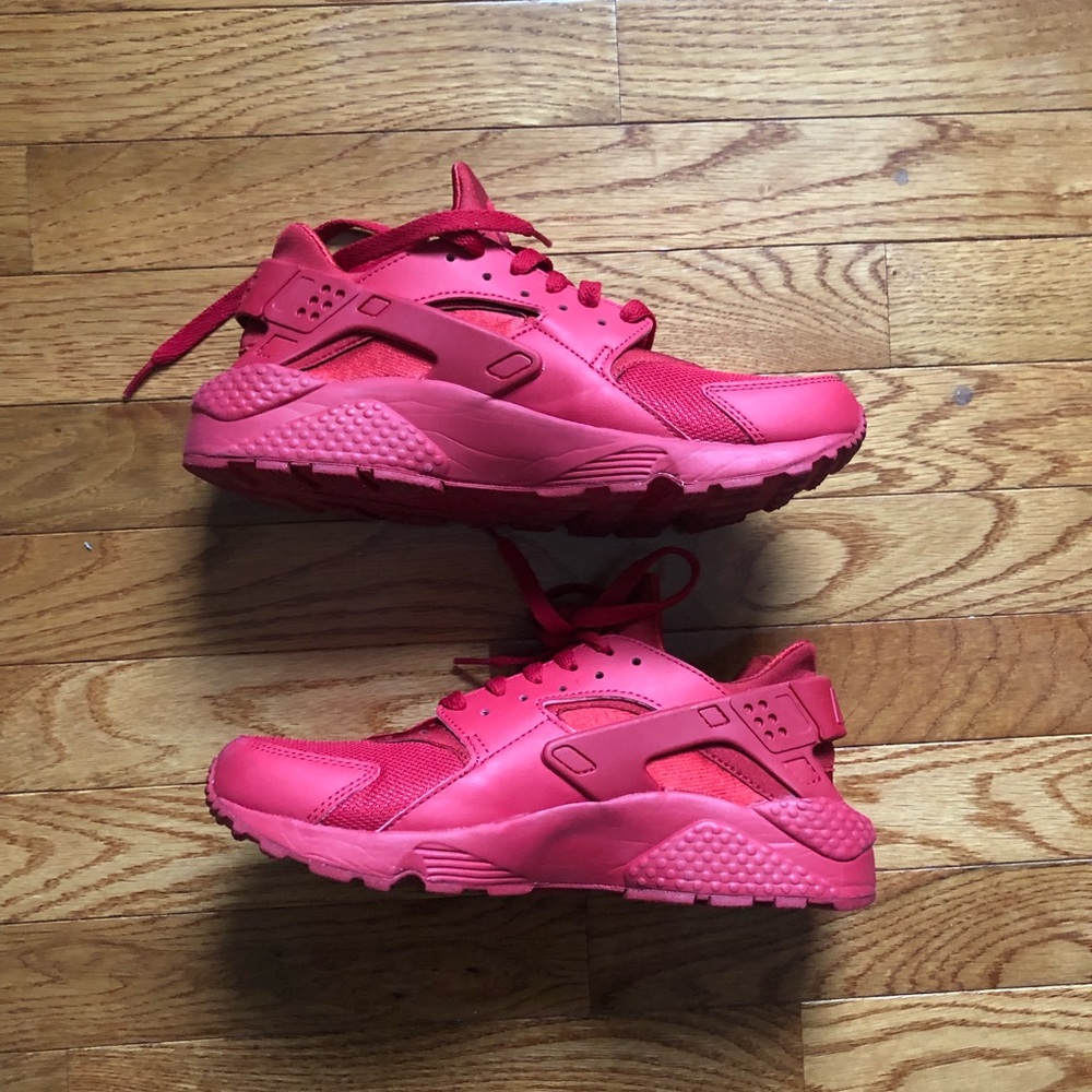 Triple Red Nike Huaraches